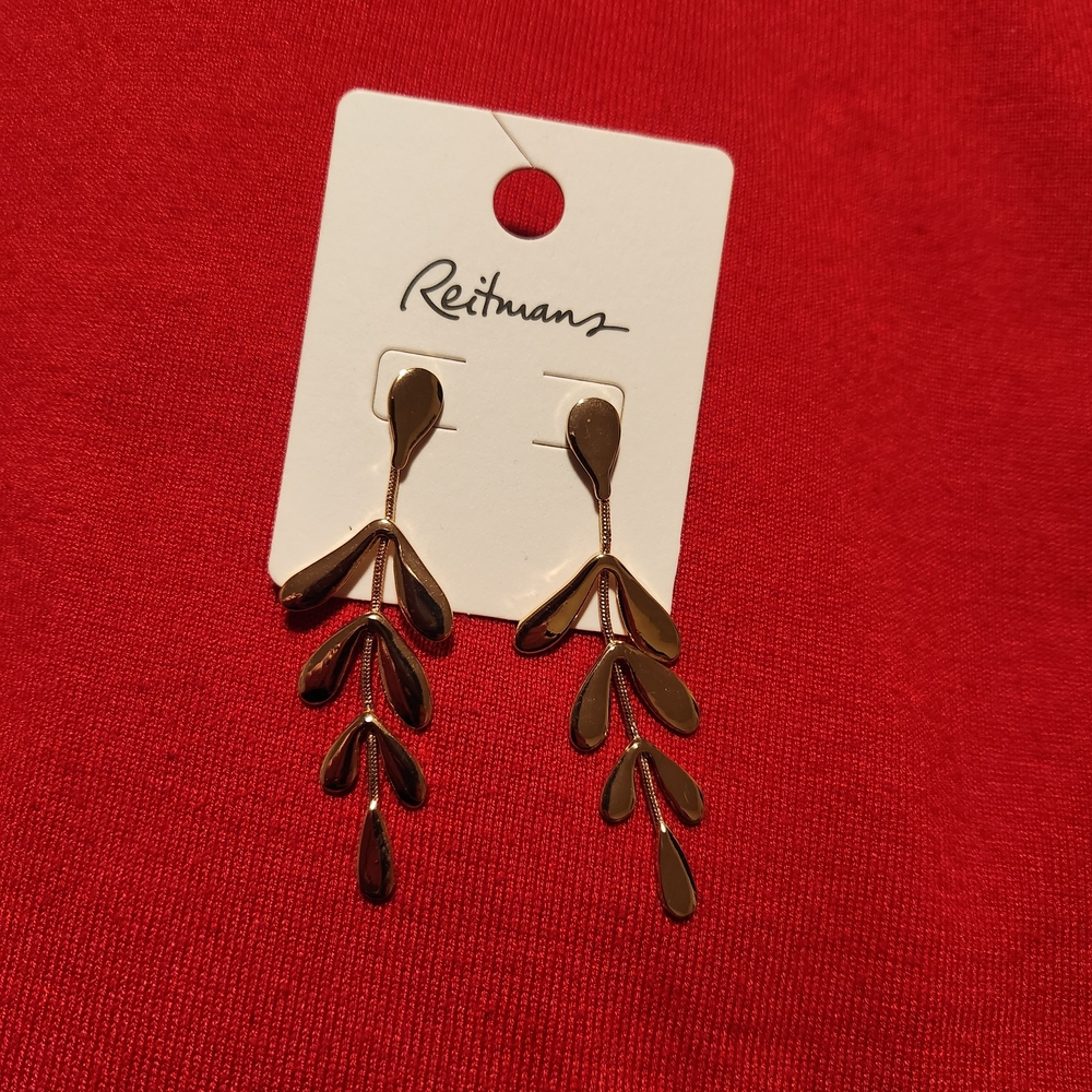 Reitmans Gold Leaf Drop Earrings